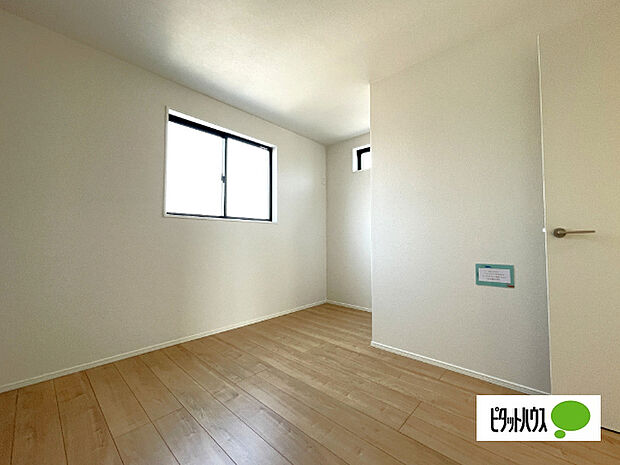 明るい洋室です