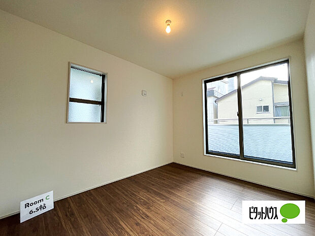 明るい洋室です