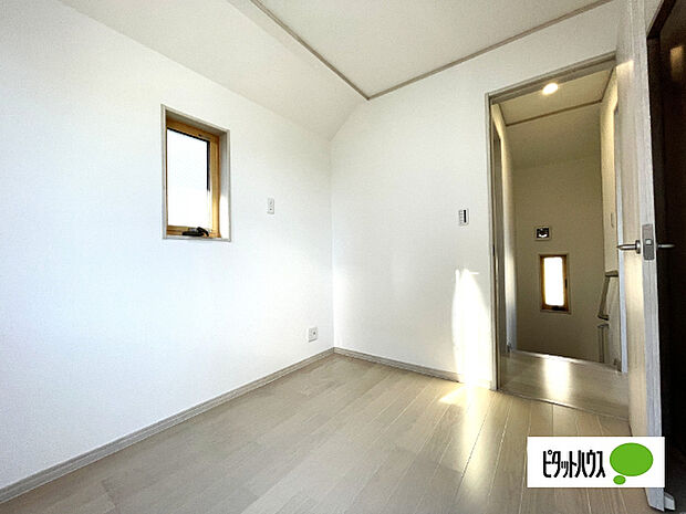 明るい洋室です