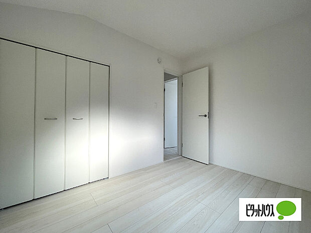 明るい洋室です