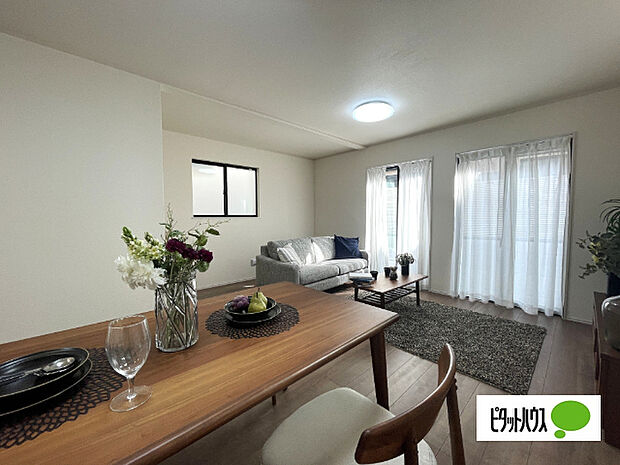 明るく開放的なリビングです