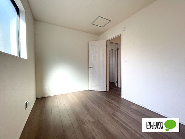 明るい洋室です