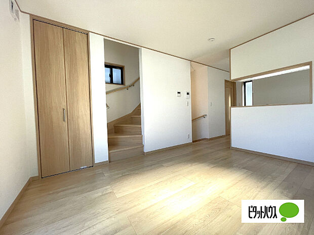 明るく開放的なリビングです