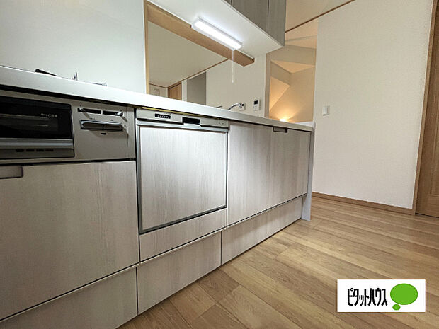 人気の食洗器付き対面キッチンです