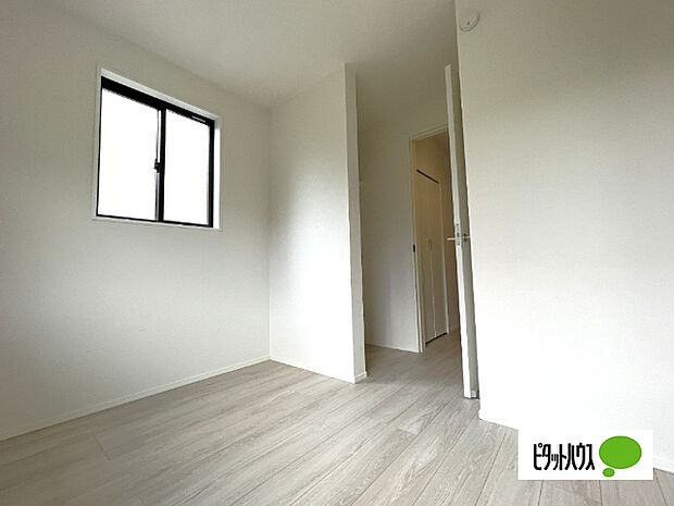 明るい洋室です