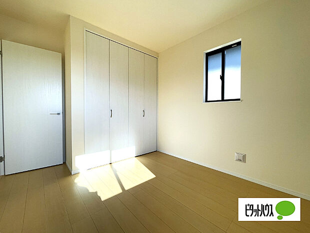 明るい洋室です