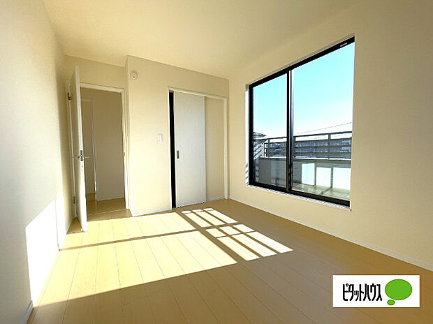 明るい洋室です