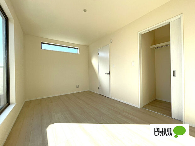 明るい洋室です