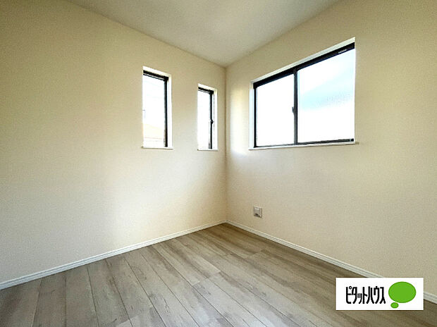 明るい洋室です