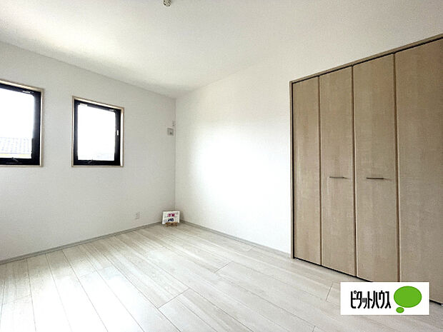 明るい洋室です