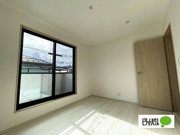 明るい洋室です