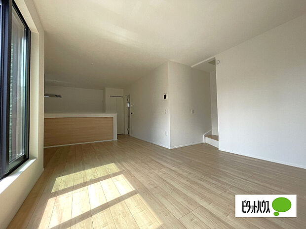 明るく開放的なリビングです