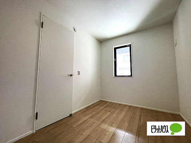 明るい洋室です