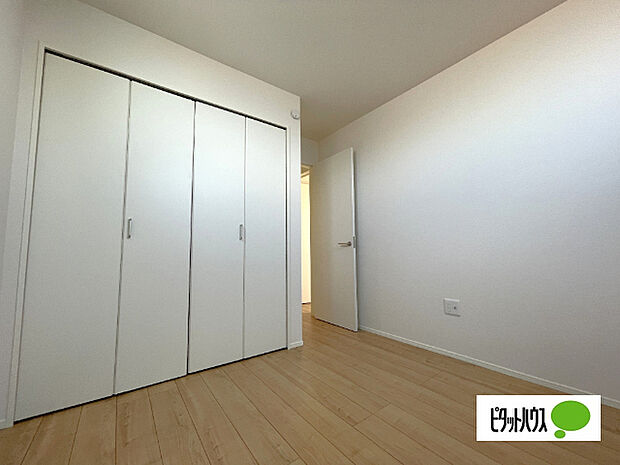 明るい洋室です