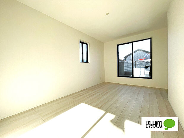 明るい洋室です