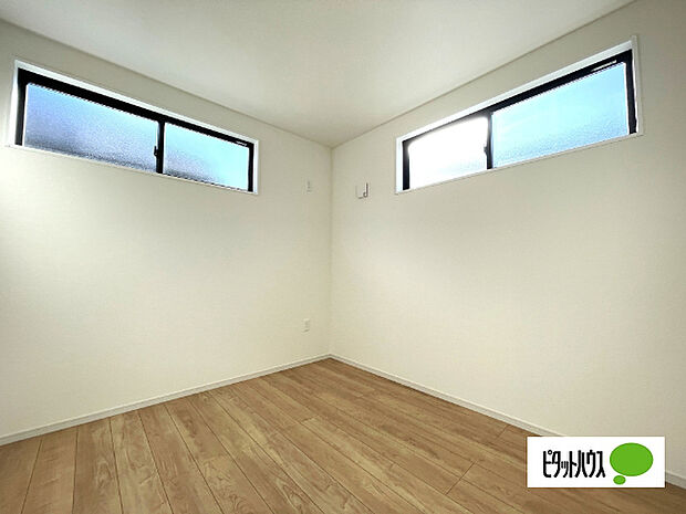 明るい洋室です