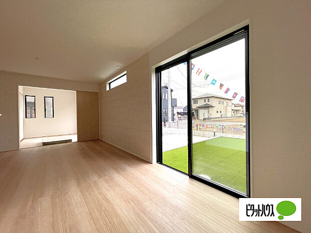 明るく開放的なリビングです