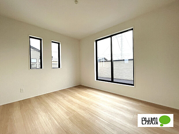 明るい洋室です