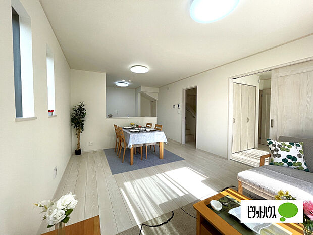 明るく開放的なリビングです