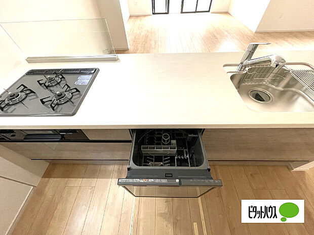 便利な食洗器付き対面キッチンです