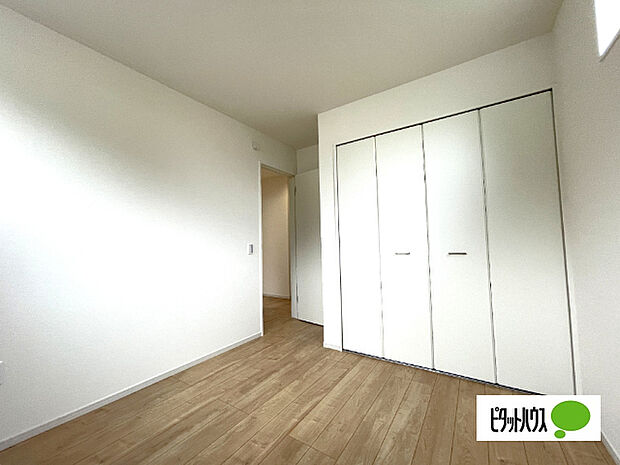 明るい洋室です