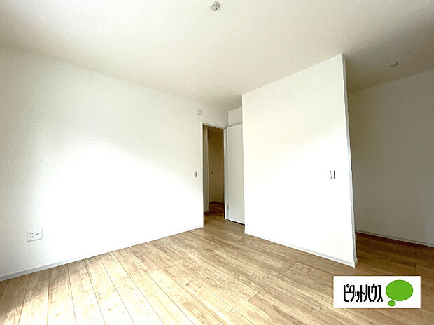 明るい洋室です