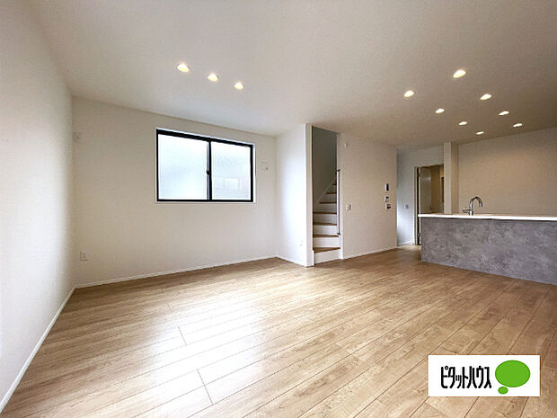 明るく開放的なリビングです