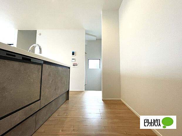 人気の食洗器付き対面キッチンです