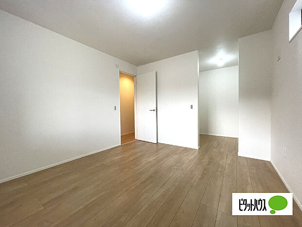 明るい洋室です