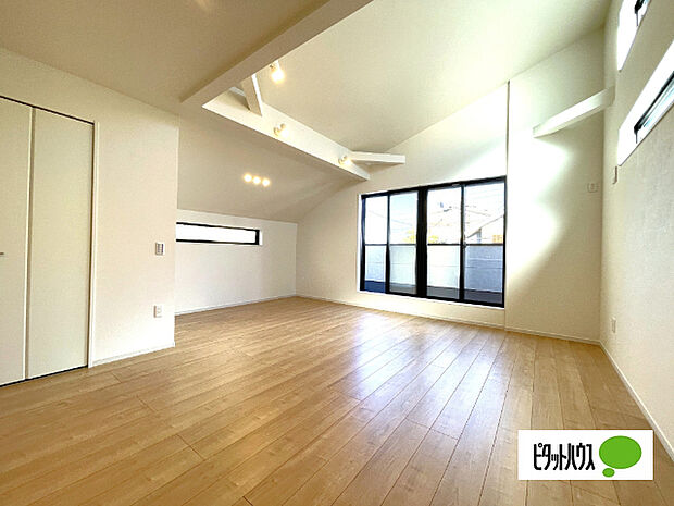 明るく開放的なリビングです