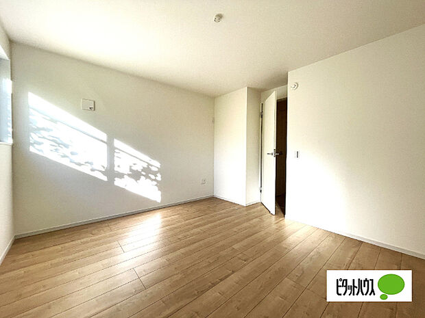 明るい洋室です