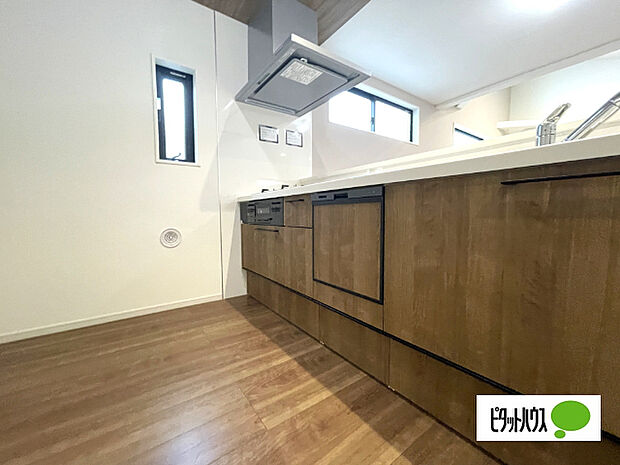 人気の食洗器付き対面キッチンです