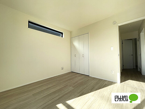 明るい洋室です