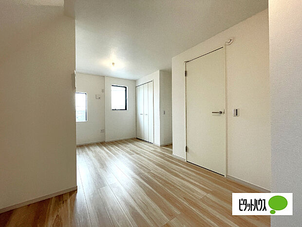 明るい洋室です