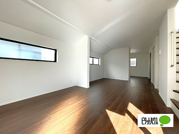 明るく開放的なリビングです