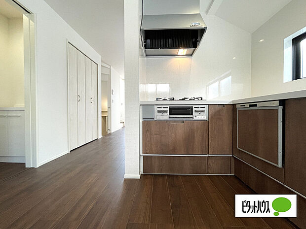 人気の食洗器付きシステムキッチンです