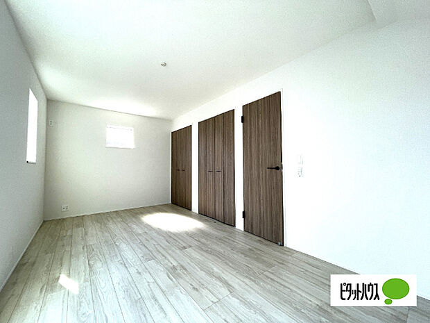 明るい洋室です