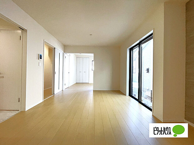 明るく開放的なリビングです