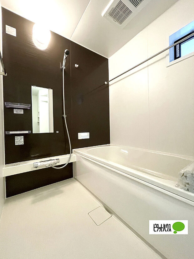 浴室乾燥機能付きです