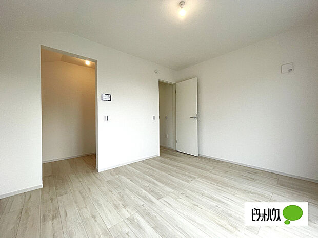 明るい洋室です