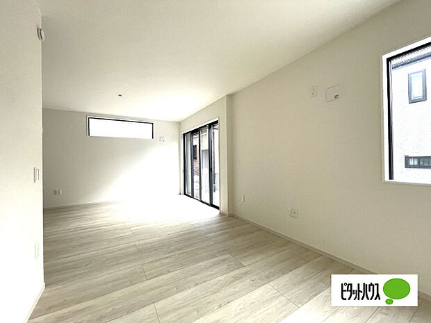 明るく開放的なリビングです