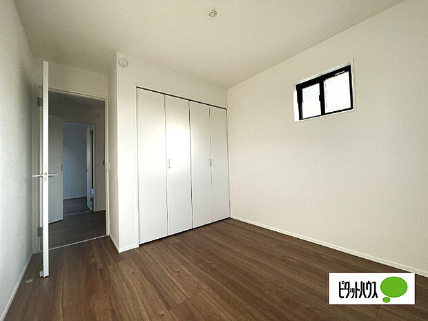 明るい洋室です