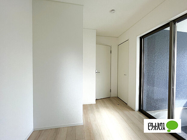 明るい洋室です