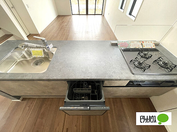 人気の食洗器付きシステムキッチンです