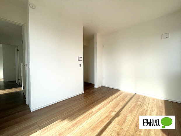 明るい洋室です