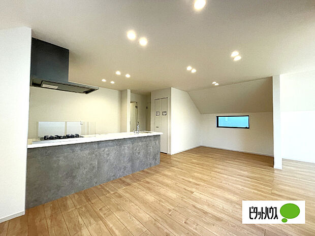 明るく開放的なリビングです