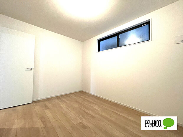 明るい洋室です