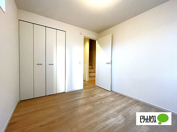 明るい洋室です