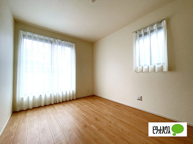 明るい洋室です