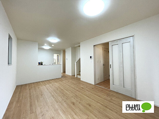 明るく開放的なリビングです